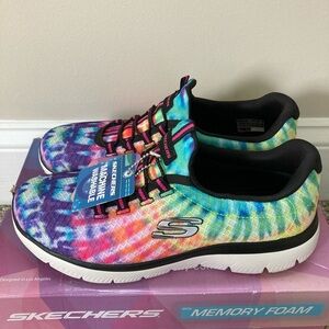Sketchers sneakers size 7 NEW